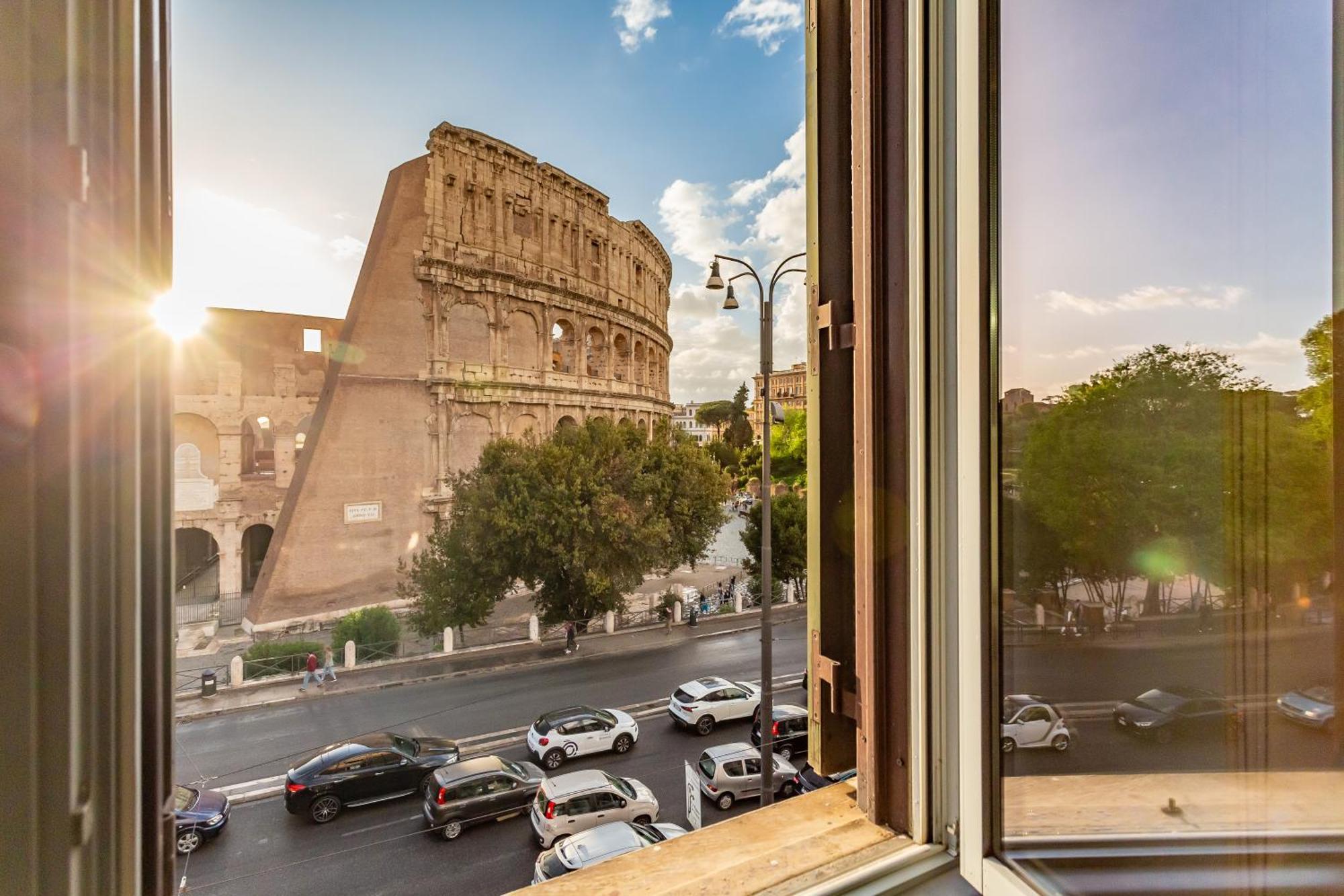 Iconic Apartment With Unique Colosseum View Rome Luaran gambar