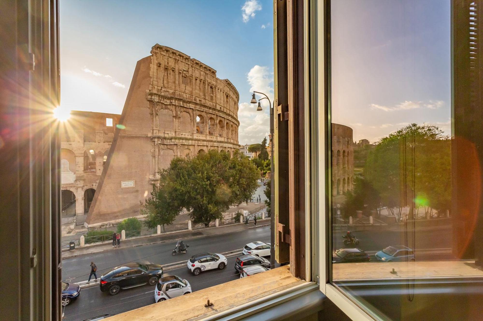 Iconic Apartment With Unique Colosseum View Rome Luaran gambar