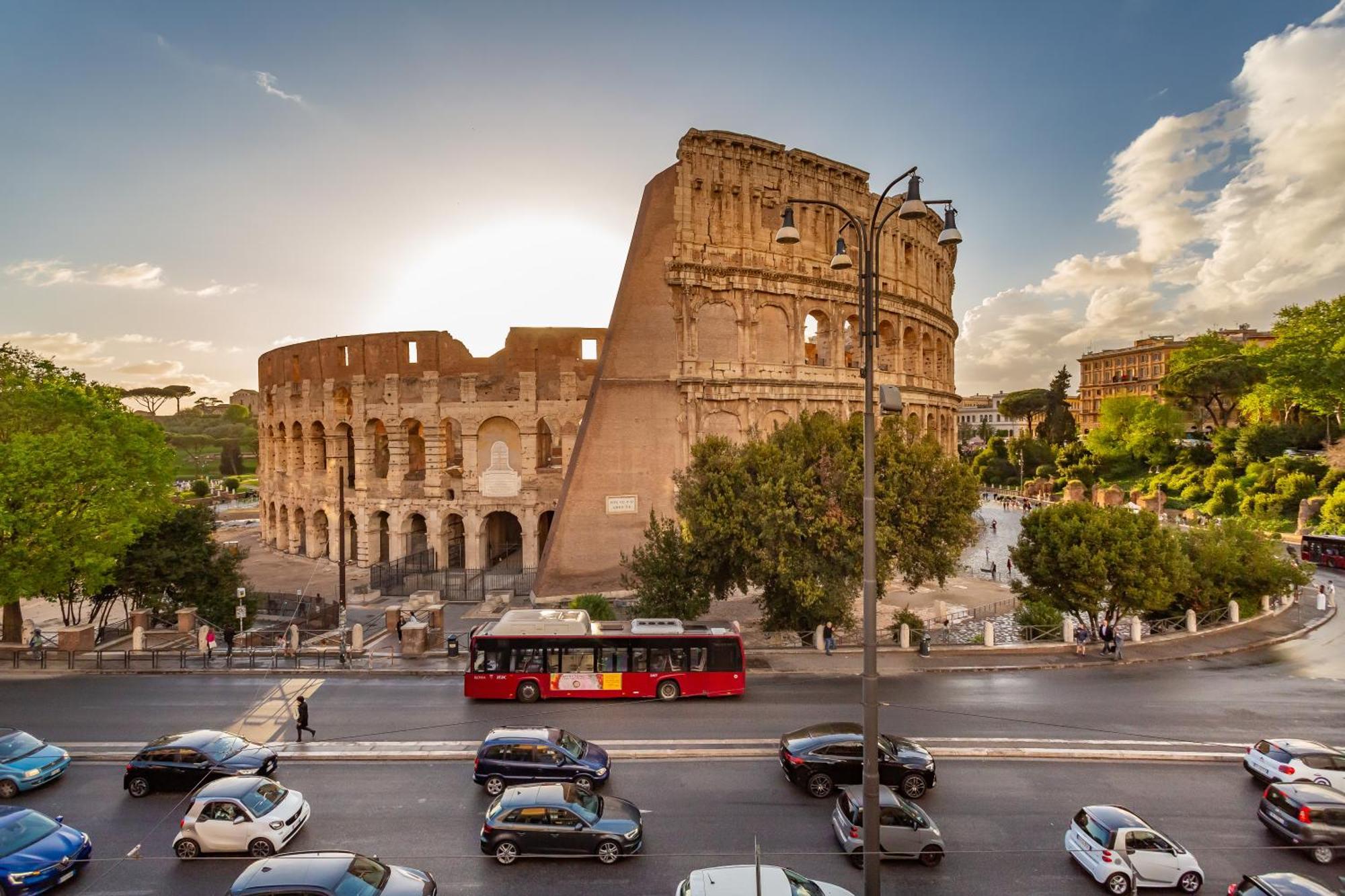 Iconic Apartment With Unique Colosseum View Rome Luaran gambar